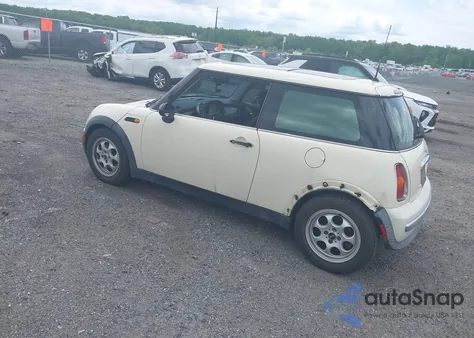 2004 Mini Cooper z USA, uszkodzony, nr VIN WMWRC33424TC53596